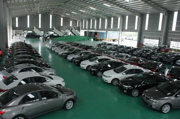Ban hành luật nhập khẩu ô tô mới