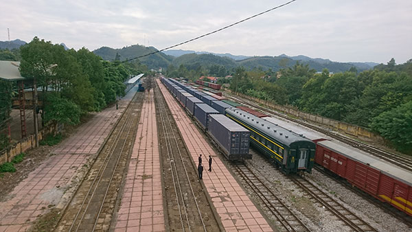 Vận chuyển đường sắt: 2 tàu suýt đâm nhau