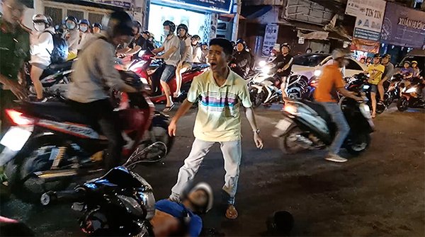 Vụ nhóm hiệp sĩ bị băng cướp cuồng sát trên phố, đến nay Công an đã bắt giữ 2 đối tượng