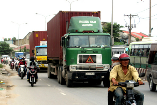 Quốc lộ 1, đoạn qua khu vực huyện Bình Chánh, là "điểm đen" tai nạn giao thông