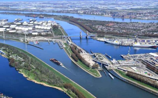 Cảng Rotterdam - Hà Lan